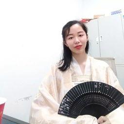 忘了吃瓜她进娱乐圈,意外踏入娱乐圈，开启璀璨星途